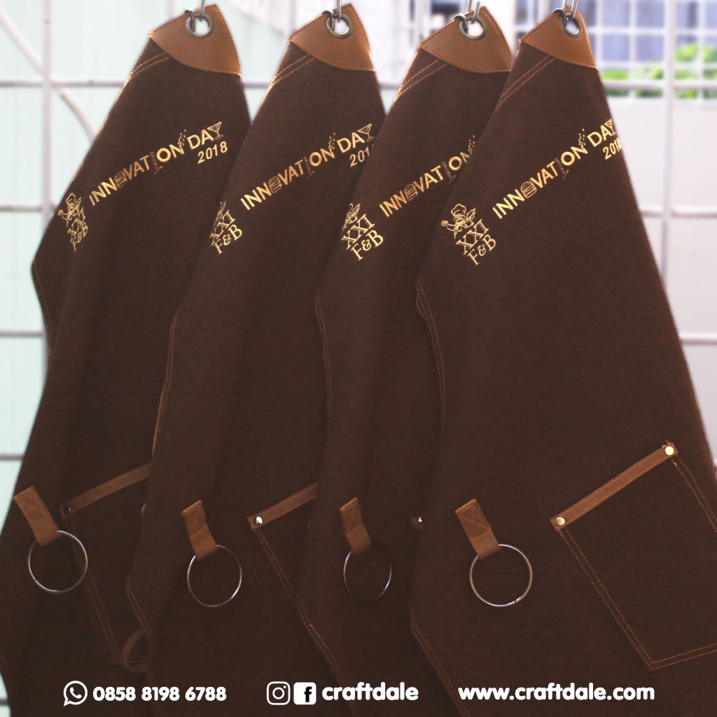 celemek barista canvas